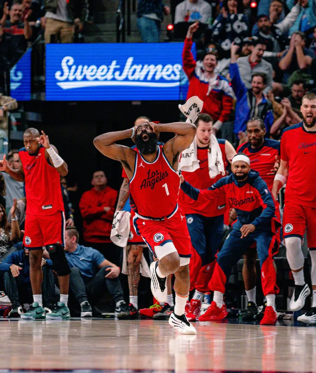 包含险胜首场状态出色，快船观众沸腾！，塔图姆重返赛场引发球迷热议的词条-开云官网